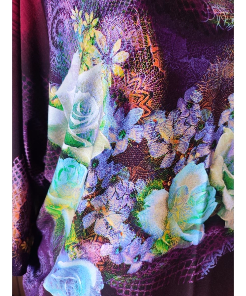 Bluzka kimono z marszczonym dekoltem - wzór w kremowe róże